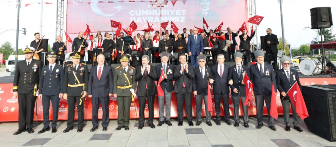 SAMSUN’DA 1919 METRELİK BAYRAKLI “CUMHURİYET YÜRÜYÜŞÜ”